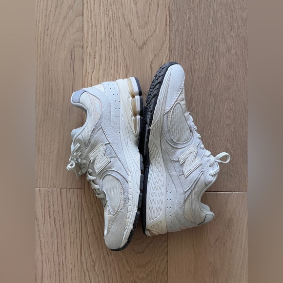 LIKE NEW, New Balance 2002r 9.0 US men’s rare cream colour way - Picture 2 of 4